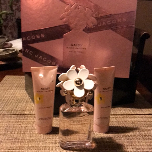 DAISY FRAGRANCE - Picture 4 of 5